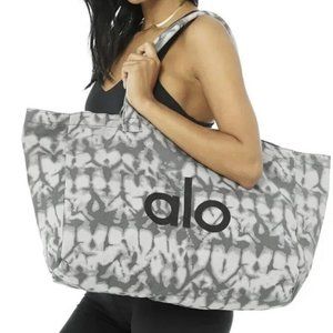 ALO Yoga Shopper Tote Bag in Gray Tie Dye